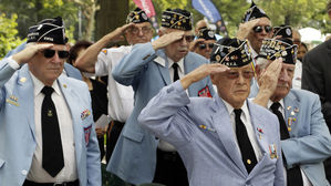 "무덤 표시도 못해놨는데"…유해송환에 눈시울 붉힌 美 참전용사들