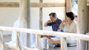 문 대통령, 유네스코 세계유산 등재 안동 봉정사 방문