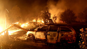 美 캘리포니아서 역대 최대 산불&hellip;트럼프는 "나쁜 환경법 탓"