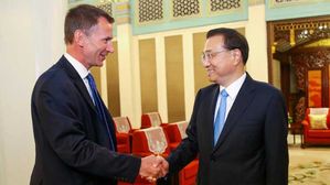 리커창 中 총리, 美 동맹 영국에 "다자무역체계 함께 지키자"