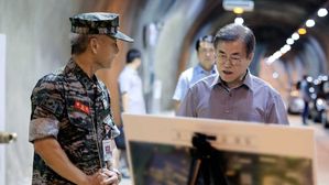 문 대통령, 충남 계룡대 주변 군시설 방문