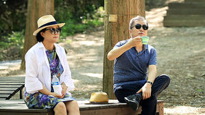 독서와 산책, 군부대 시찰도…문 대통령, 휴가 모습 공개