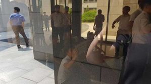 옛 통진당원들 대법원 기습 점거&hellip;'이석기 재판 거래' 항의