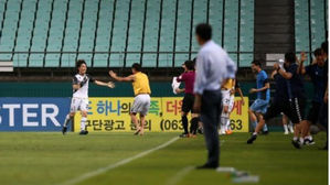 '쿠니모토 결승골' 경남, 전북 5연승 저지