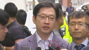 '피의자' 김경수, 핵심 쟁점은 '킹크랩 참관 &middot; 인사청탁'