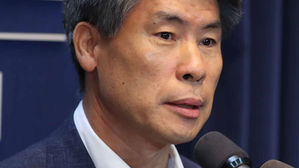 윤종원 靑 경제수석, "재벌 개혁 상당히 진전 있었다" 평가