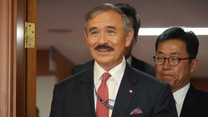 '나도 한때 제복 공무원' 해리스 美 대사 경찰청 방문