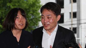 '보물선 사기' 신일 대표 경찰 출석&hellip;"죄송하다"