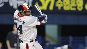두산 반슬라이크 1군 복귀&hellip;"처음보다는 좋아져"
