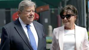 멜라니아 부모, 트럼프 반대 '연쇄 이민'으로 美 시민권 획득