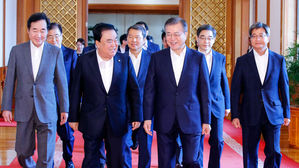 문 대통령 "헌법기관들 아직 국민 눈높이에 부족…신뢰 회복 과제"