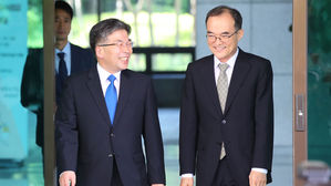 '수사권 조정 갈등' 검찰총장&middot;경찰청장 대검서 첫 면담