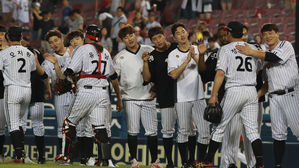 6회 2사 후 6득점으로 역전…LG, 삼성 꺾고 8연패 탈출