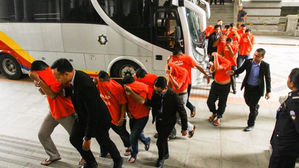 '고양이에 생선을…' 말레이 총리실 턴 보안요원들 덜미