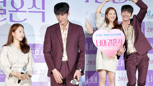 [SBS Star] Park Bo Young Apologizes for Kim Young-kwang's 'Manner Legs'