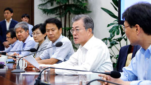 문 대통령 "국민연금 개편, 노후소득 보장 ↑ 원칙…국민 동의 필수"