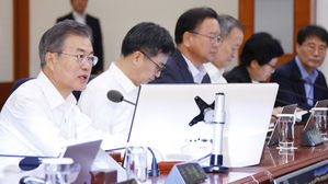 문 대통령 "농축수산물 폭염 피해 커…장바구니 물가 관리하라"