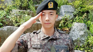 [SBS Star] 2PM WOO YOUNG Completes His Basic Military Training