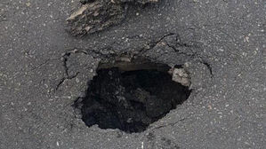 부산 중구 도로에 폭 50㎝&middot;깊이 1ｍ 싱크홀