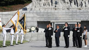 이 총리, 무연고 독립유공자 묘소 참배…관리 강화 당부
