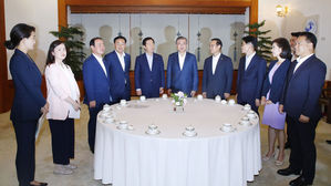 문 대통령-여야 5당 원내대표 회동 종료…2시간 12분 진행