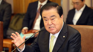 문 의장 "납작 엎드려 국민 뜻 따를 수밖에"…특활비 추가 폐지