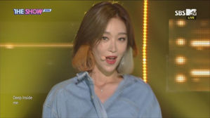 [SBS Star] VIDEO: SOYA Brightens Up the Stage with 'Y-shirt'