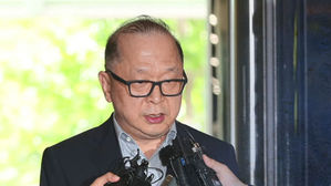 "회삿돈으로 비서 8명 고용하며 호화생활"&hellip;이재환 소환