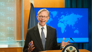 美 '이란 저승사자' "원유 거래시 세컨더리 제재" 강력 경고