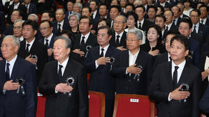 여야 "김대중 정신 계승해 한반도 평화·민생안정" 다짐