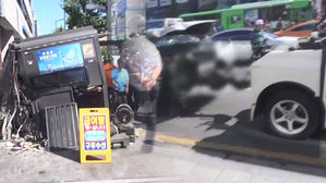 "브레이크 밟으려다가&hellip;" 구둣방으로 돌진한 70대 운전자