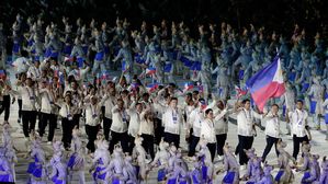 '극적 출전' NBA 가드 클락슨, 필리핀 기수로 행진