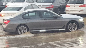 차량 야적장에 밀려든 바닷물&hellip;BMW, 침수차량 판매 논란