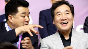 이 총리, 김일국 北 체육상과 '단일팀 여자 농구' 관람