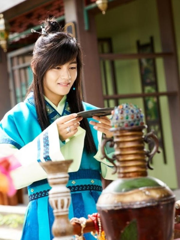 Idol-turned-actor/actress