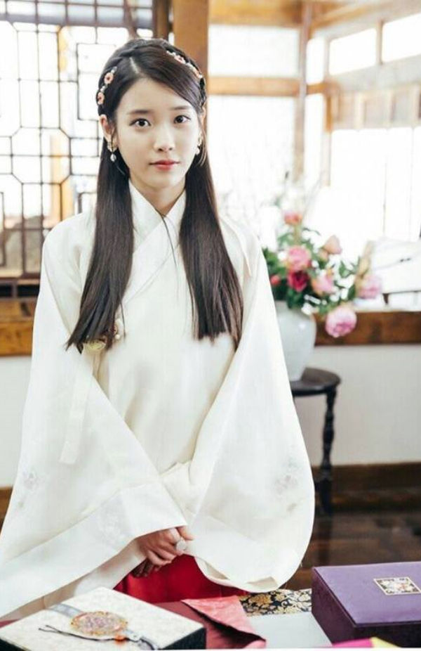 Idol-turned-actor/actress