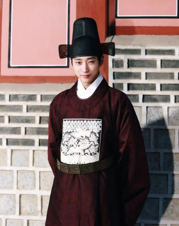 Idol-turned-actor/actress