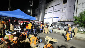 남동공단 화재 9명 사망&middot;6명 부상&hellip;"4층 천장서 불덩이 떨어져"