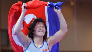 북한 여자 레슬링, 전국서 인재 발굴&hellip;현직 여군이 금메달 획득