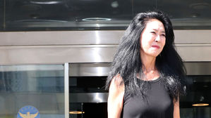 김부선 "이재명 거짓말에 인격 살해당해"&hellip;경찰 조사 거부하고 30분 만에 귀가