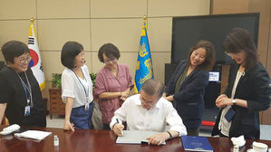문 대통령, 여성 비서관들과 점심&hellip;여성 관련 현안 의견 청취