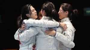 한국 펜싱 여자 사브르, 중국 꺾고 단체전 금메달