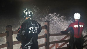 태풍 솔릭 제주 강타, 실종 여성 수색하는 해경(사진=연합뉴스)