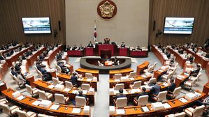 국회 예결위 태풍 때문에 일정 중단…태풍 상황 따라 재개 결정