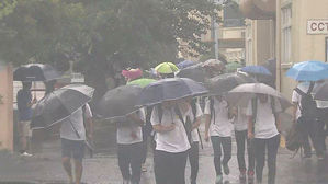 태풍 북상에 1,500개 학교 휴교&hellip;"어린이집 등원 자제"