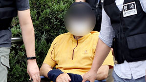 '범행 계획했나' 엽총 난사 범인 메모지에 이웃&middot;공무원 원망 글