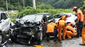 가평 국도에서 차량 3대 충돌&hellip;1명 사망&middot;6명 부상