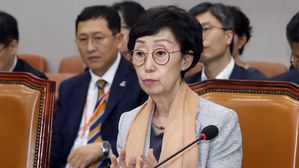 최영애 인권위원장 후보자 청문회&hellip;정치중립성&middot;北 인권 공방