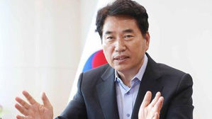 경찰, '선거법 위반 혐의' 백군기 용인시장 재소환