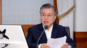 문 대통령 "경제 살리기 시대적 사명…現 정책 기조 흔들림 없이 추진"